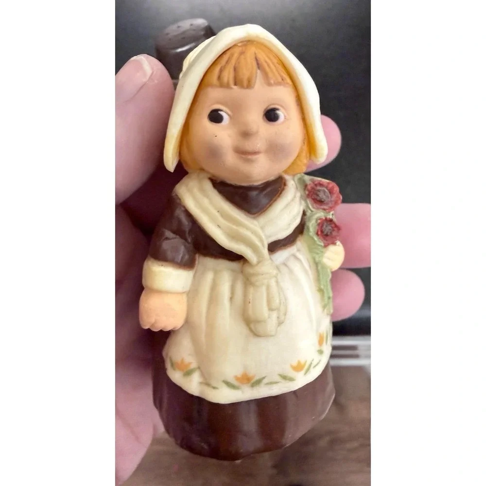 Vintage 1980s Hallmark Thanksgiving Salt & Pepper Shakers PILGRIM Set In Box